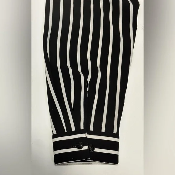 👚 Susan Graver Women's Button-Up Blouse - Size 10🌟 - Picture 7 of 13